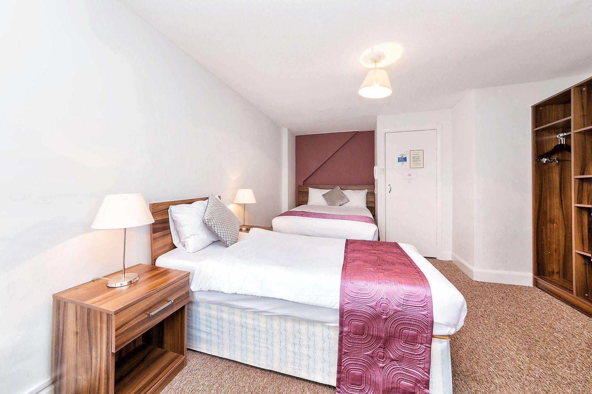 National Hotel Лондон Екстериор снимка